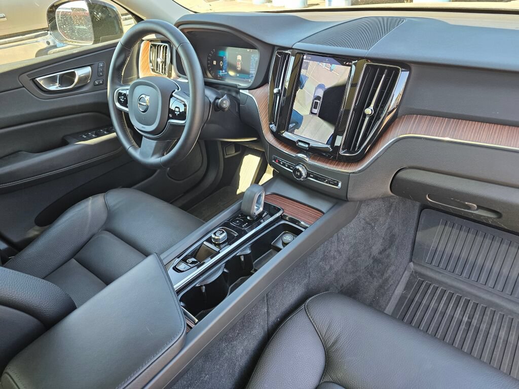 Used 2023 Volvo XC60 B5 Plus w/ Climate Package AWD/4WD image 11