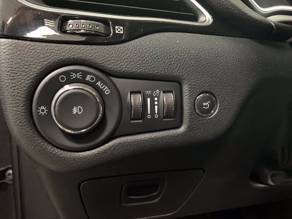 Certified 2023 Jeep Cherokee Altitude Lux w/ Lux Elite Package AWD/4WD image 17