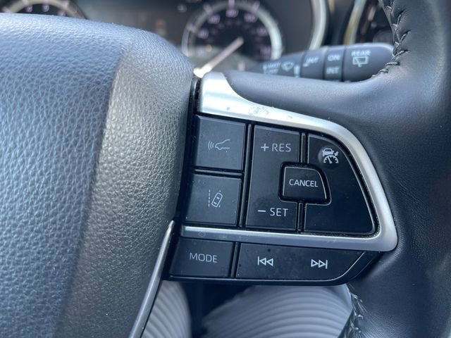 Used 2022 Toyota Highlander XLE AWD/4WD image 26