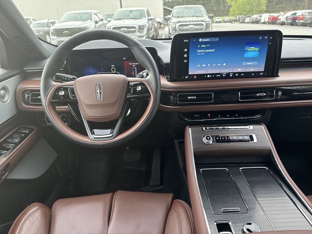 Used 2025 Lincoln Aviator Reserve w/ Equipment Group 201A AWD/4WD image 24