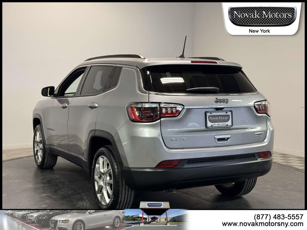 Used 2023 Jeep Compass Latitude w/ Sun and Sound Group AWD/4WD image 7
