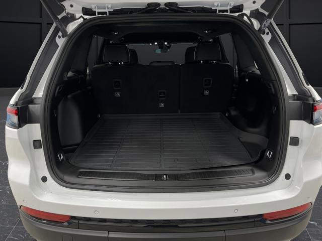 Used 2025 Jeep Grand Cherokee Limited w/ Black Appearance Package image 14