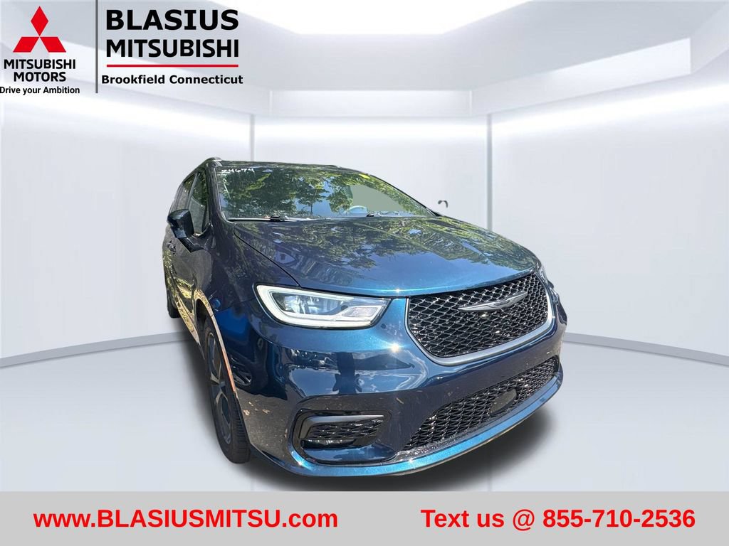 Used 2023 Chrysler Pacifica Limited w/ S Appearance Package FWD image 5