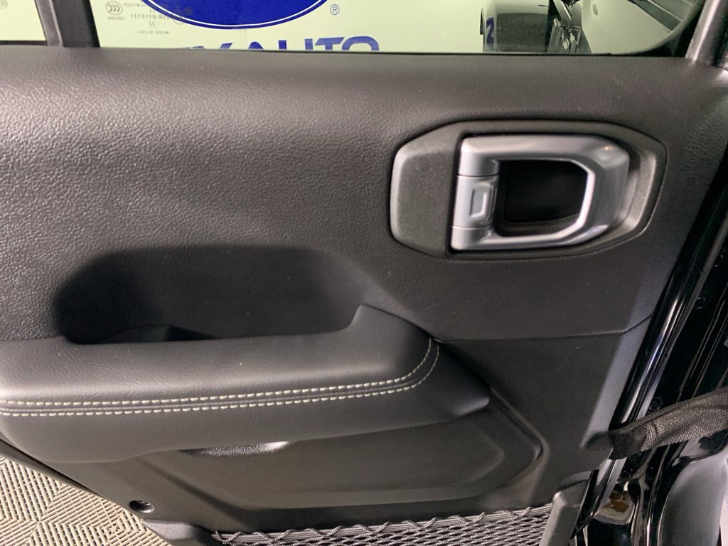 Used 2022 Jeep Wrangler Unlimited Sahara w/ Cold Weather Group image 31