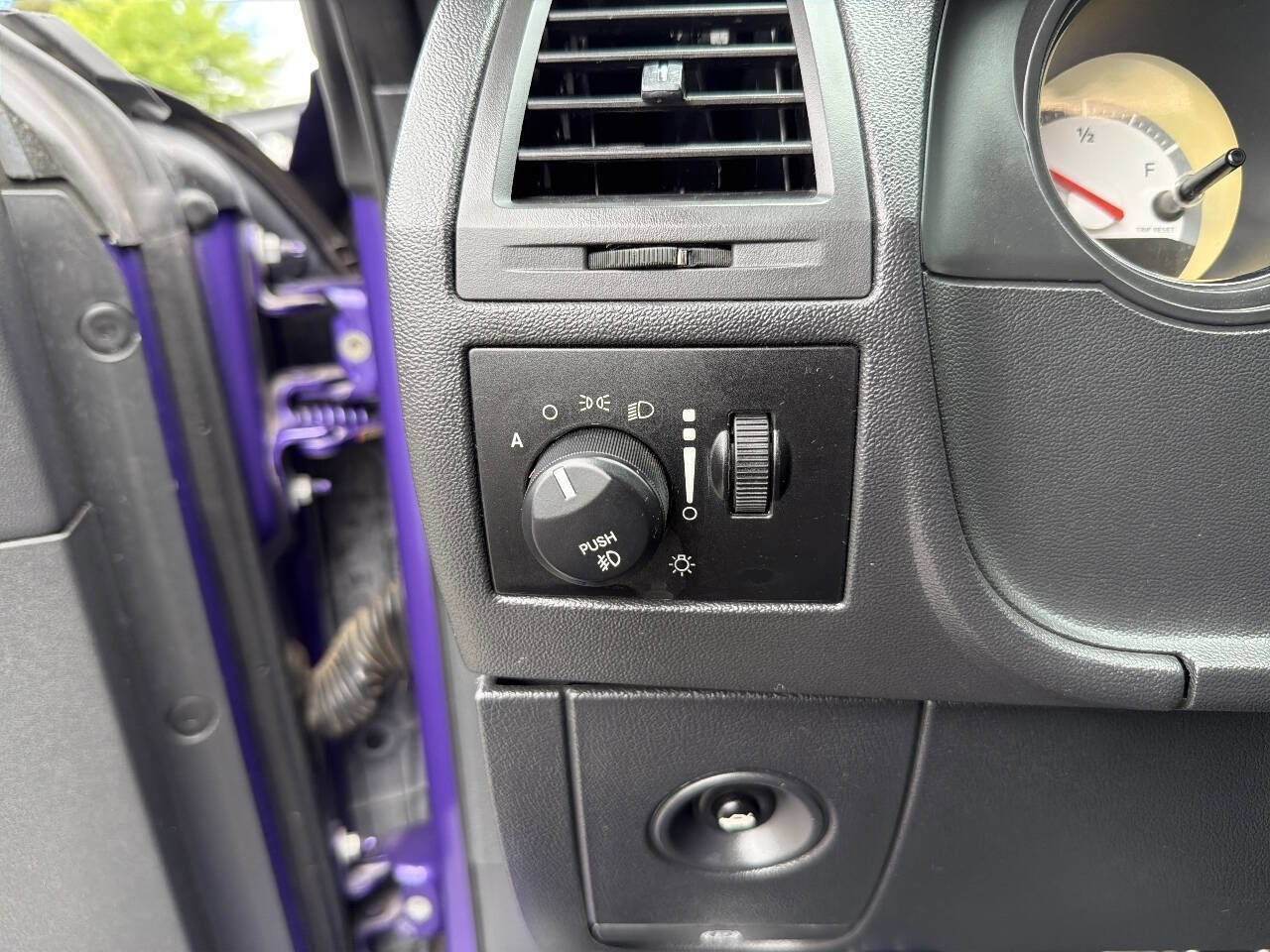 Used 2010 Dodge Challenger R/T RWD image 29