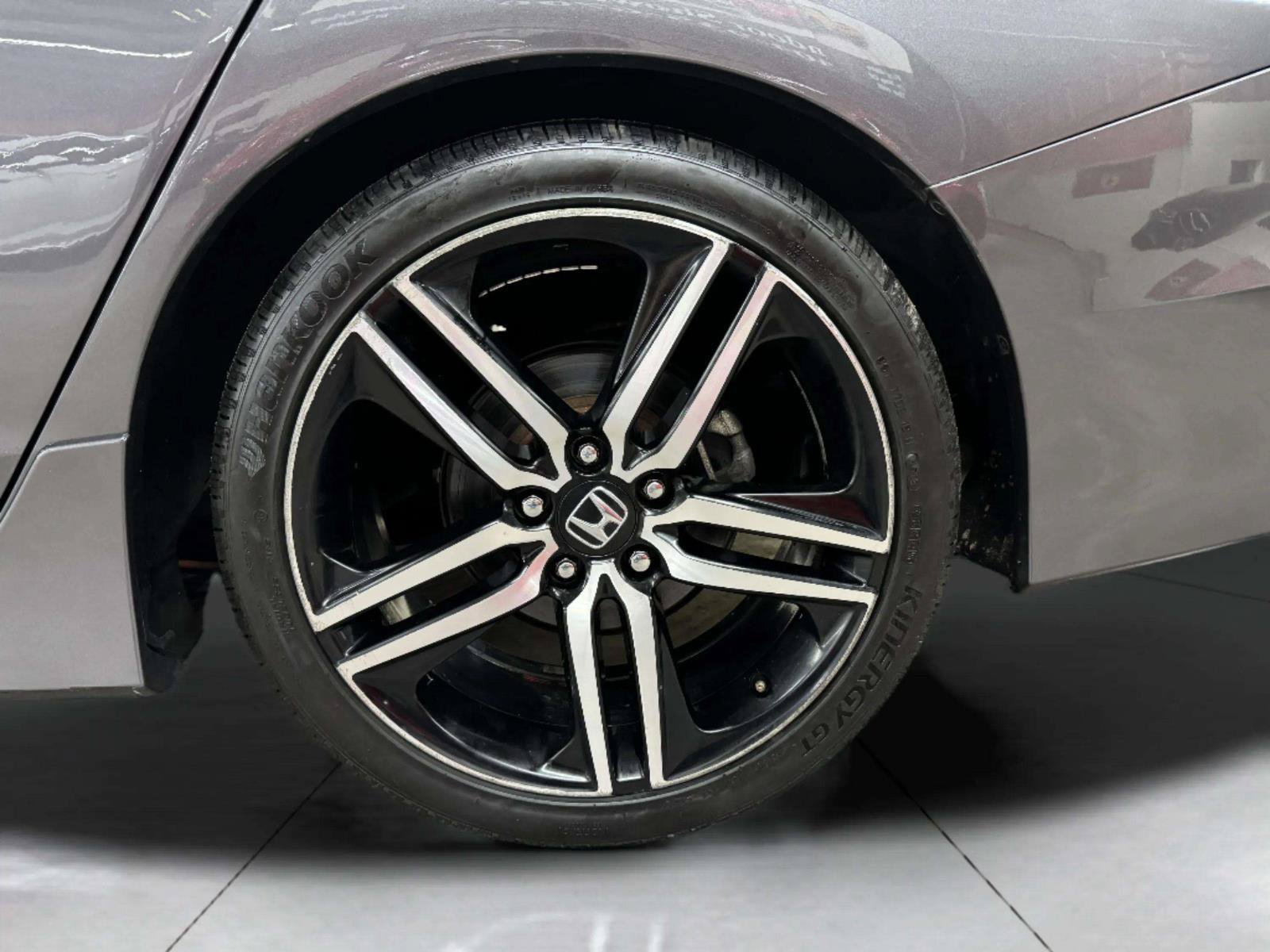 Used 2017 Honda Accord Sport image 32