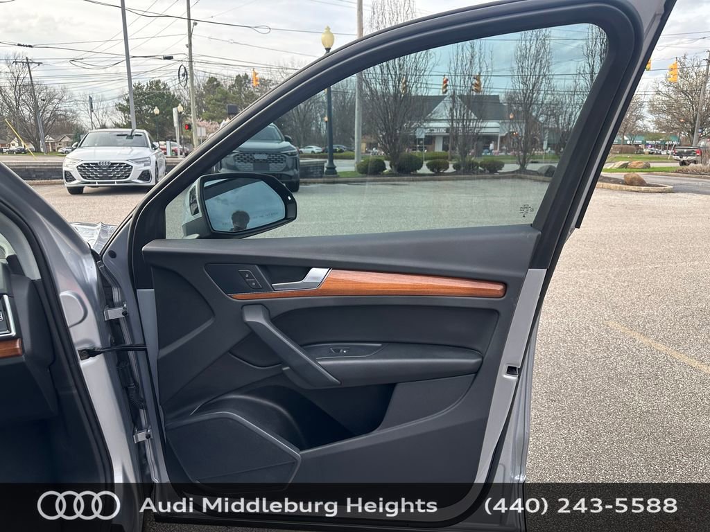 Certified 2023 Audi Q5 2.0T Premium w/ Convenience Package image 11