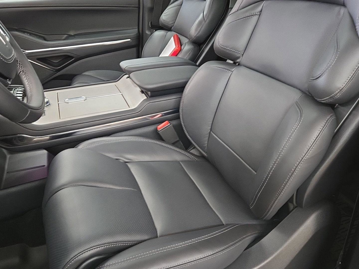 New 2025 Lincoln Navigator L Reserve w/ Jet Appearance Package image 13