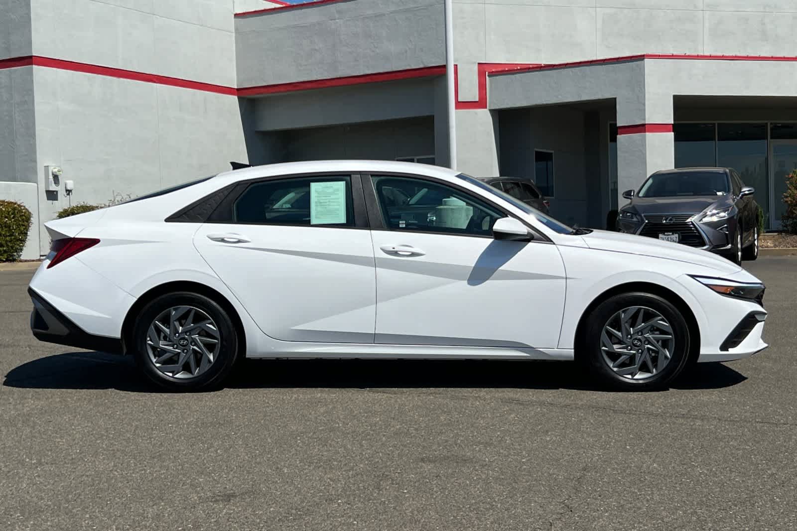 Used 2026 Hyundai Elantra Hybrid FWD image 6