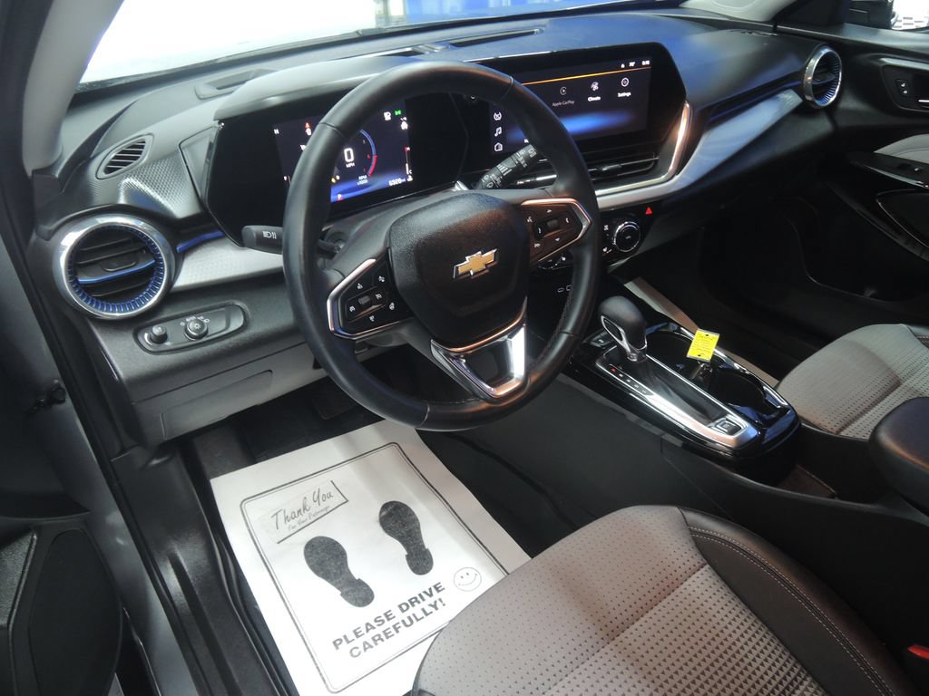 Used 2024 Chevrolet Trax LT w/ Driver Confidence Package FWD image 4