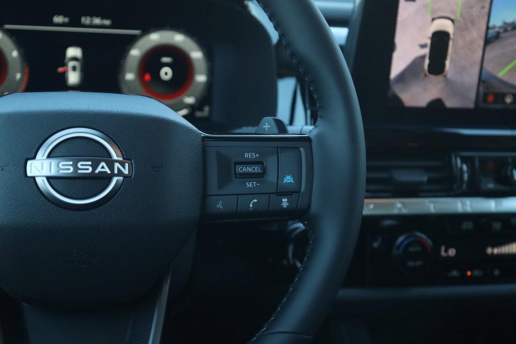 New 2026 Nissan Pathfinder SL image 9