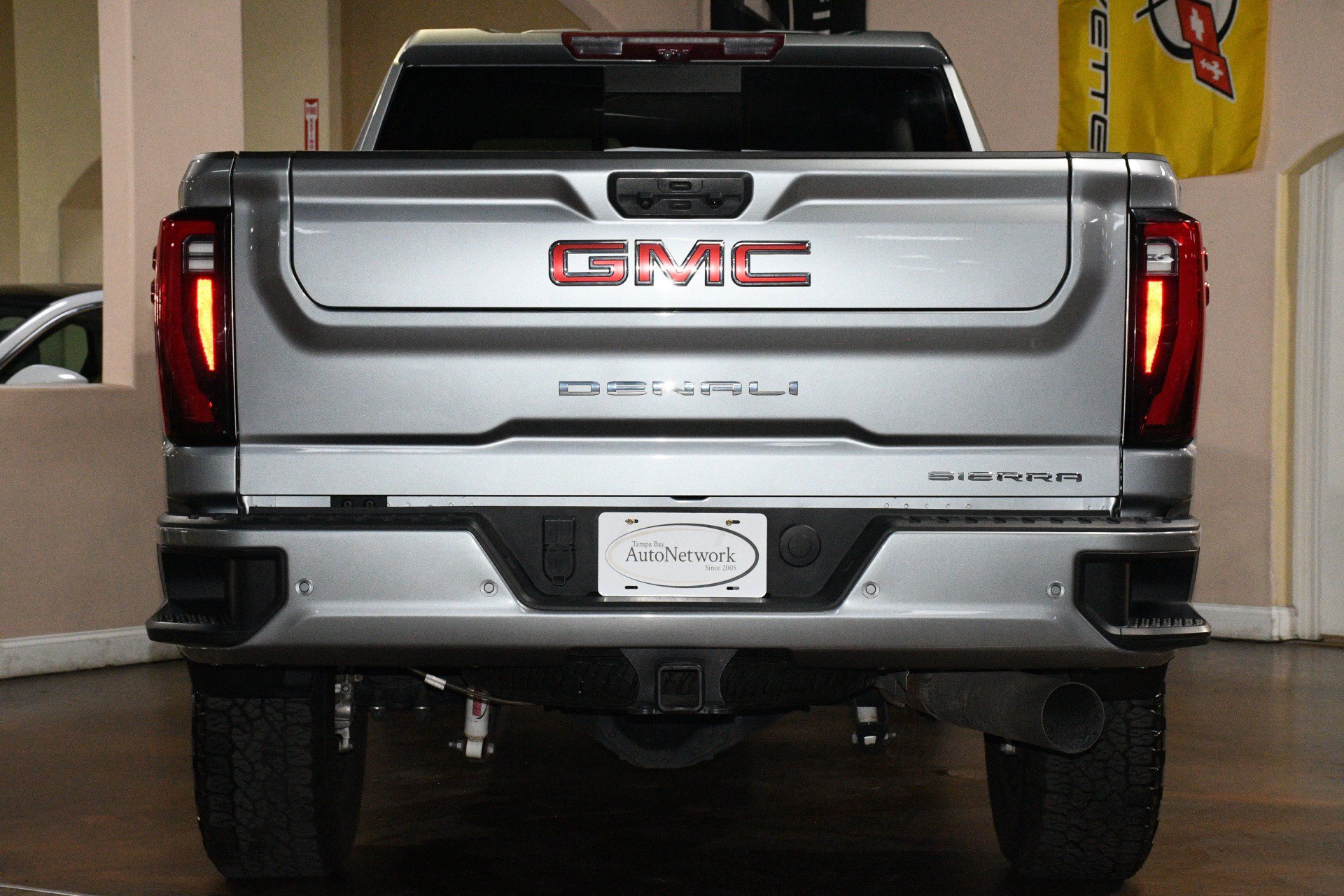 Used 2024 GMC Sierra 2500 Denali w/ Denali Reserve Package AWD/4WD image 2