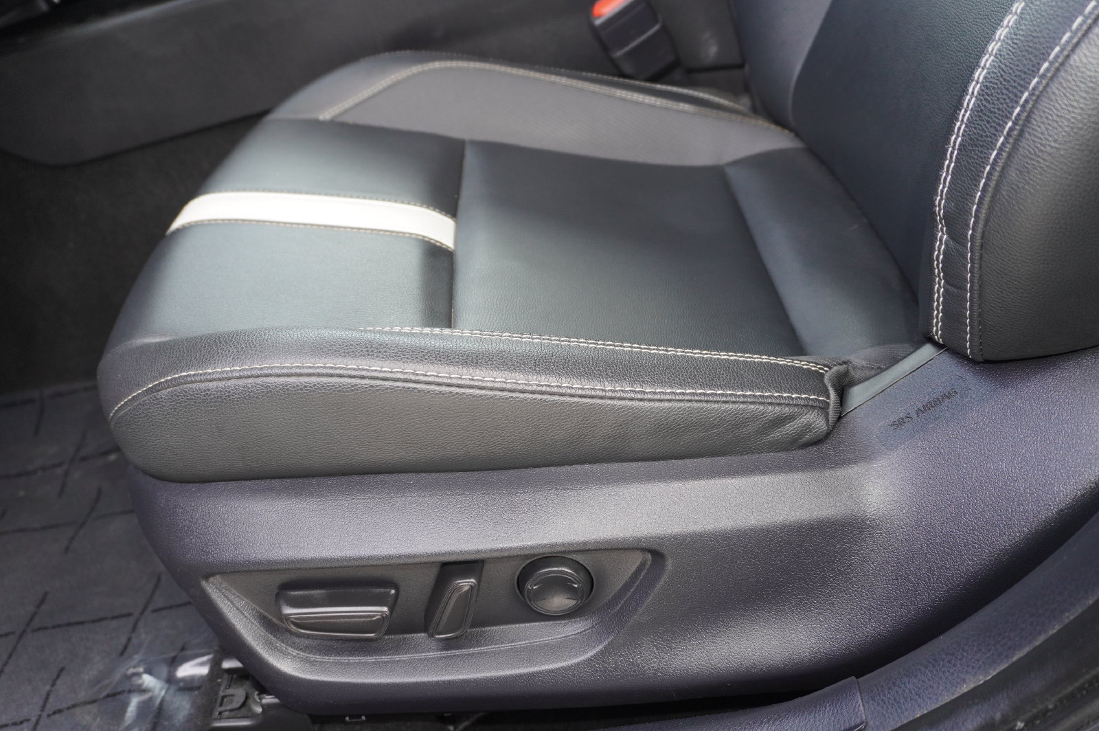 Used 2025 Toyota Camry SE FWD image 13