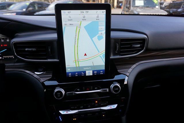 Certified 2022 Ford Explorer Limited w/ Limited Technology Package image 4