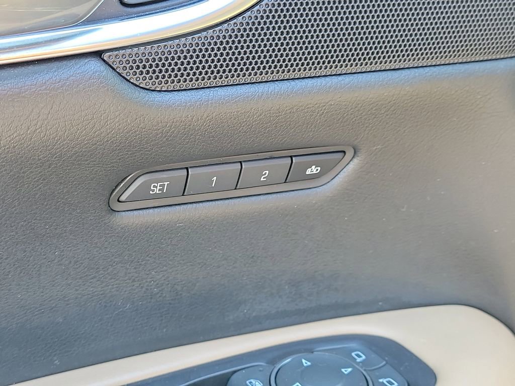 Used 2017 Cadillac XT5 Platinum w/ Driver Assist Package image 21