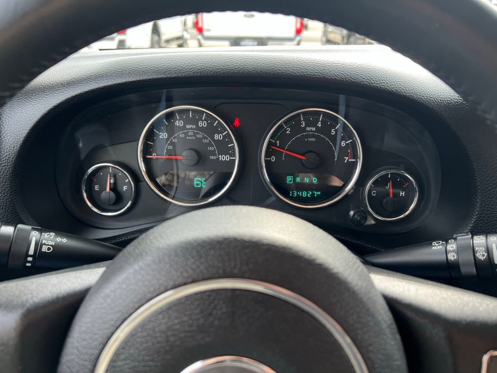 Used 2015 Jeep Wrangler Unlimited Sahara w/ Connectivity Group image 35