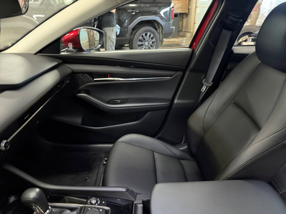 Used 2025 MAZDA MAZDA3 s image 32