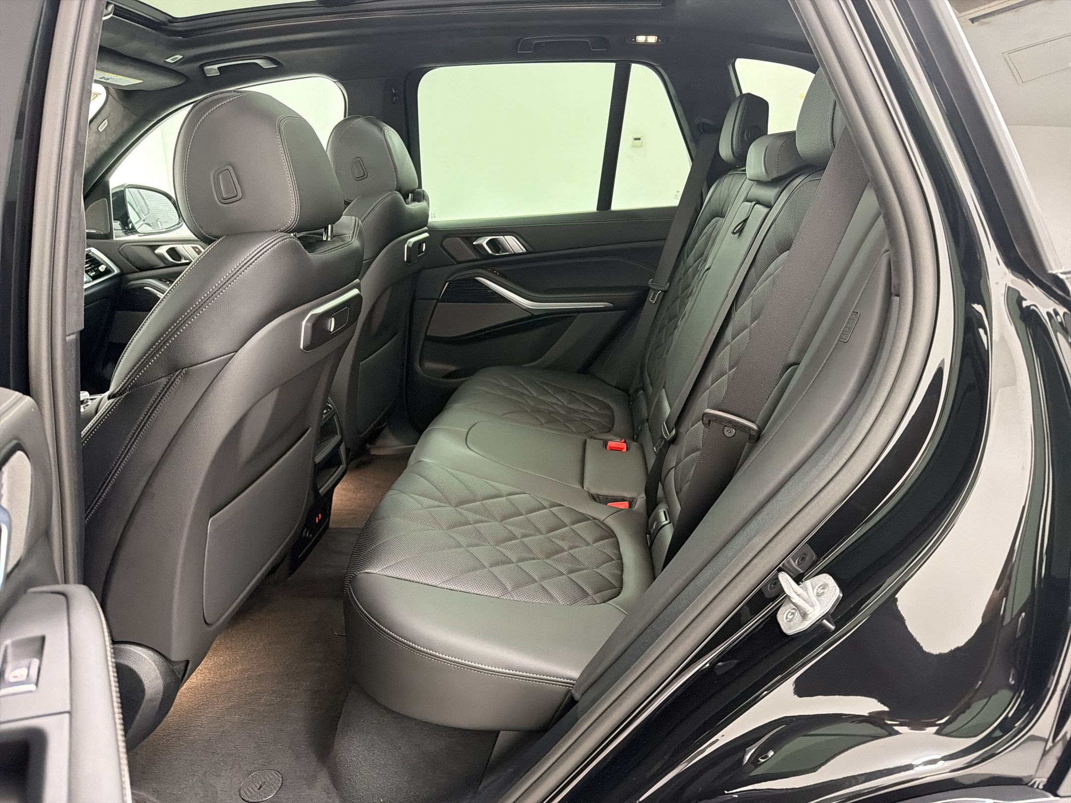 New 2026 BMW X5 xDrive40i w/ M Sport Package AWD/4WD image 13
