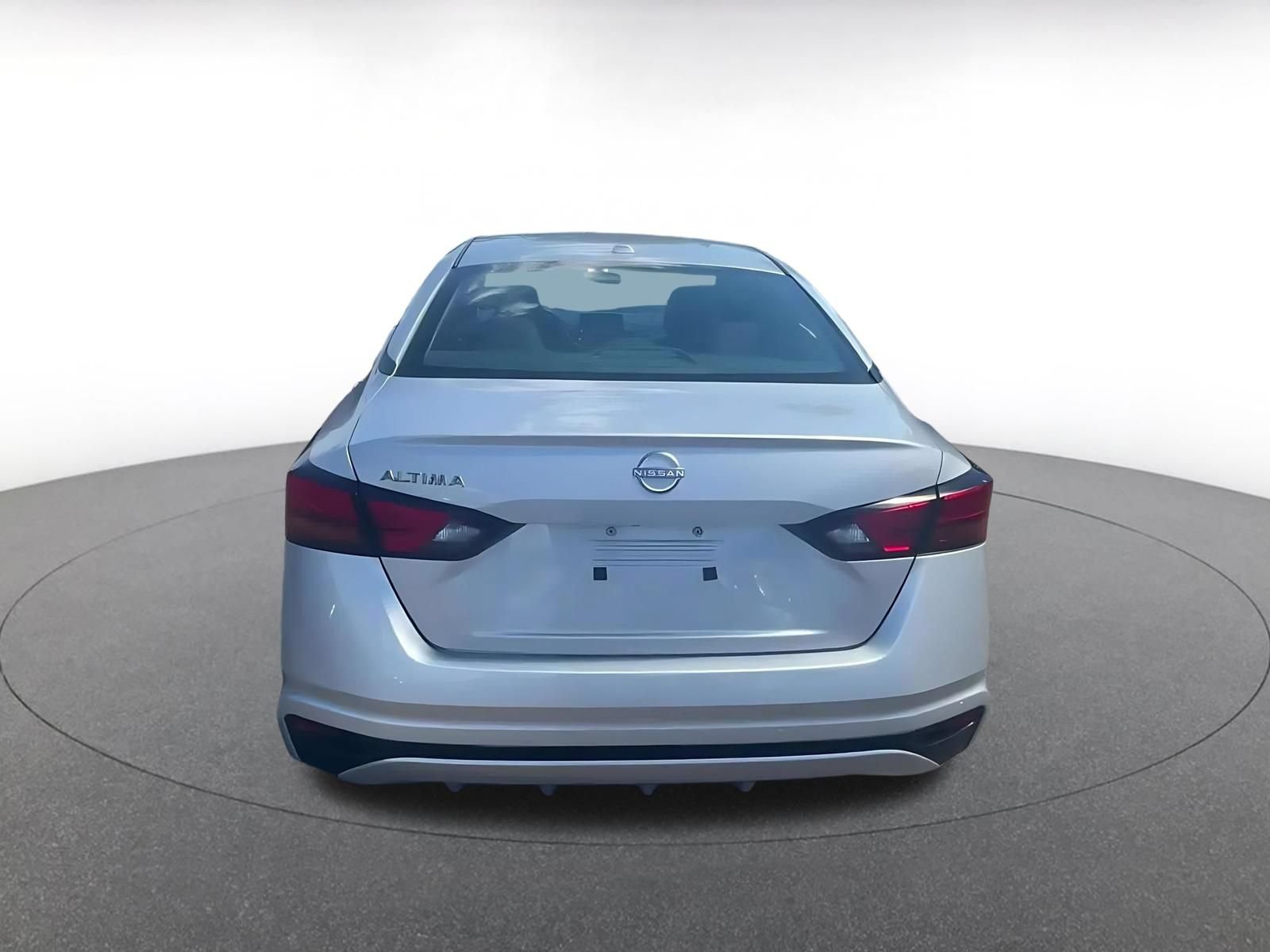 Used 2025 Nissan Altima 2.5 SV FWD image 12