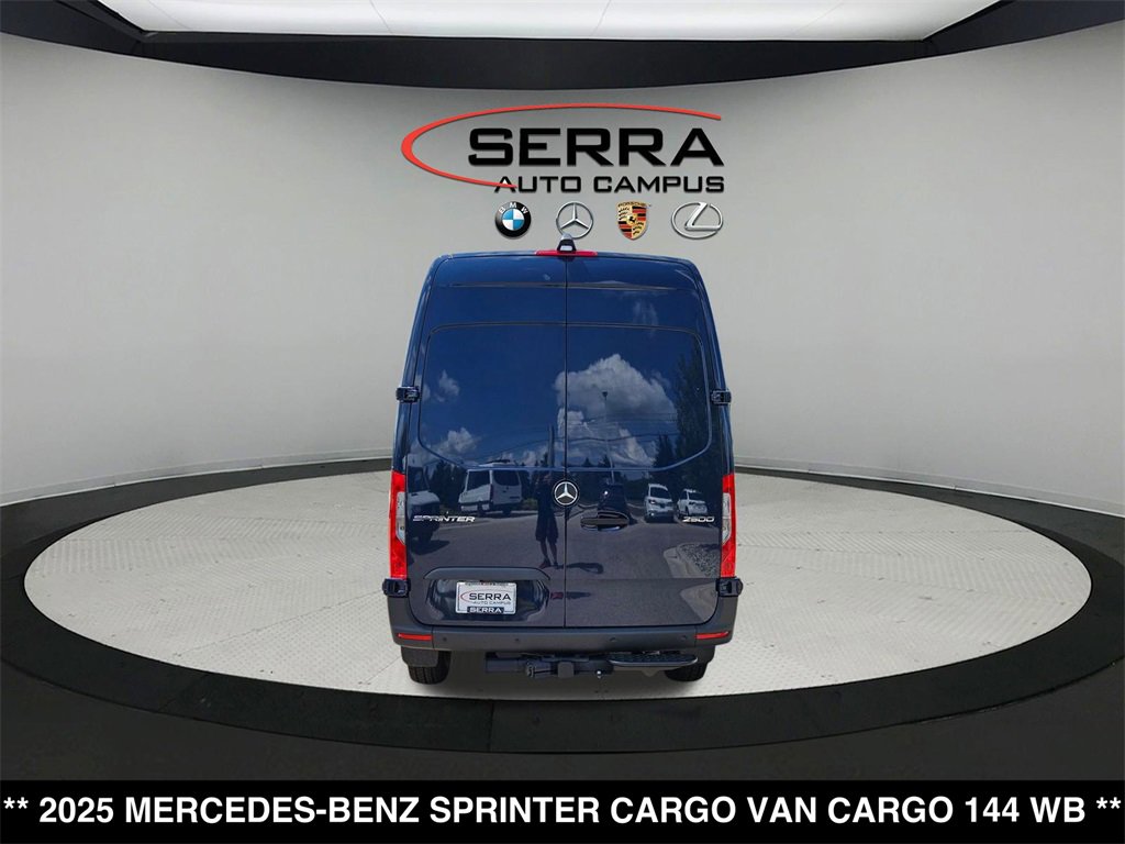 Used 2025 Mercedes-Benz Sprinter 2500 image 4
