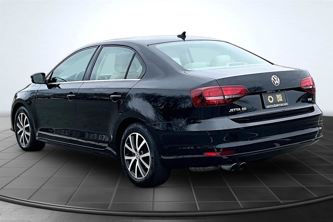 Used 2017 Volkswagen Jetta SE image 4