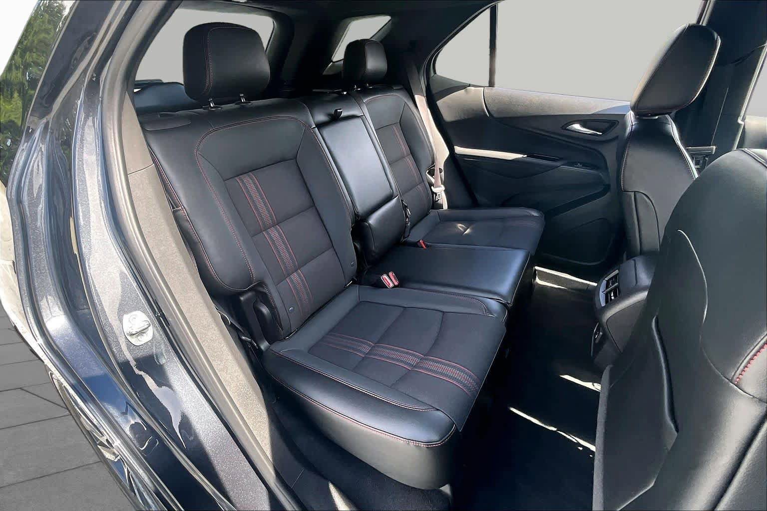 Used 2023 Chevrolet Equinox RS FWD image 18