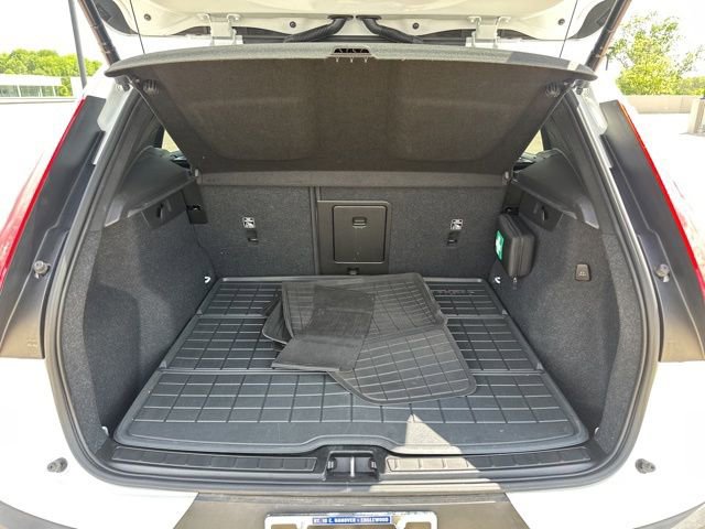 Certified 2023 Volvo XC40 B5 Ultimate w/ Protection Package Premier AWD/4WD image 28