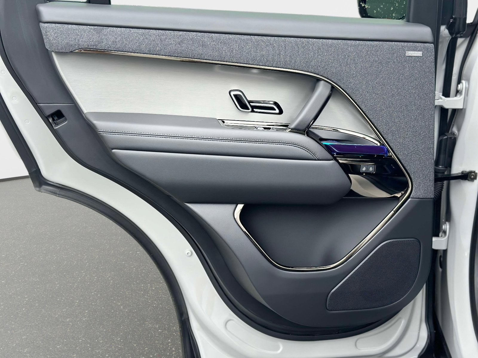 New 2025 Land Rover Range Rover Sport SE image 8