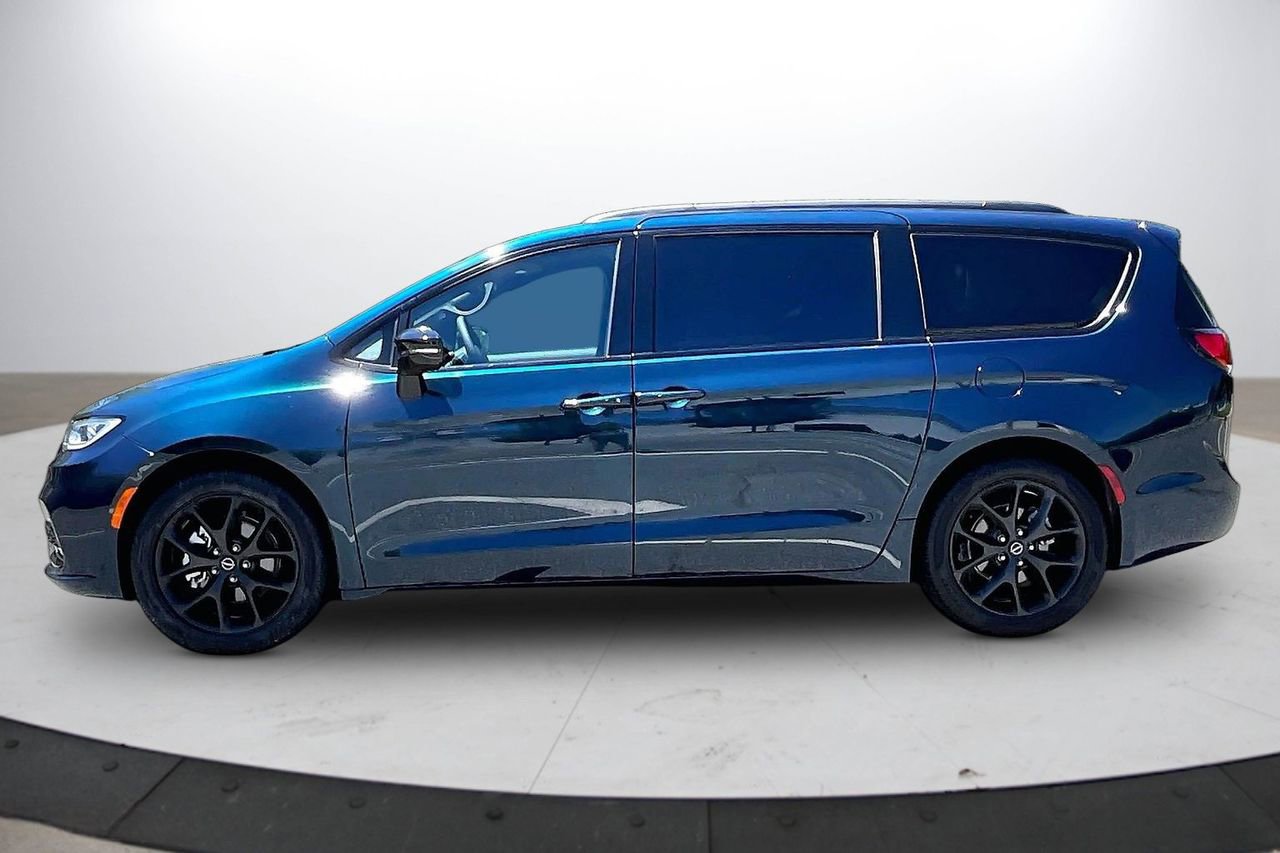 Used 2025 Chrysler Pacifica Limited FWD image 5