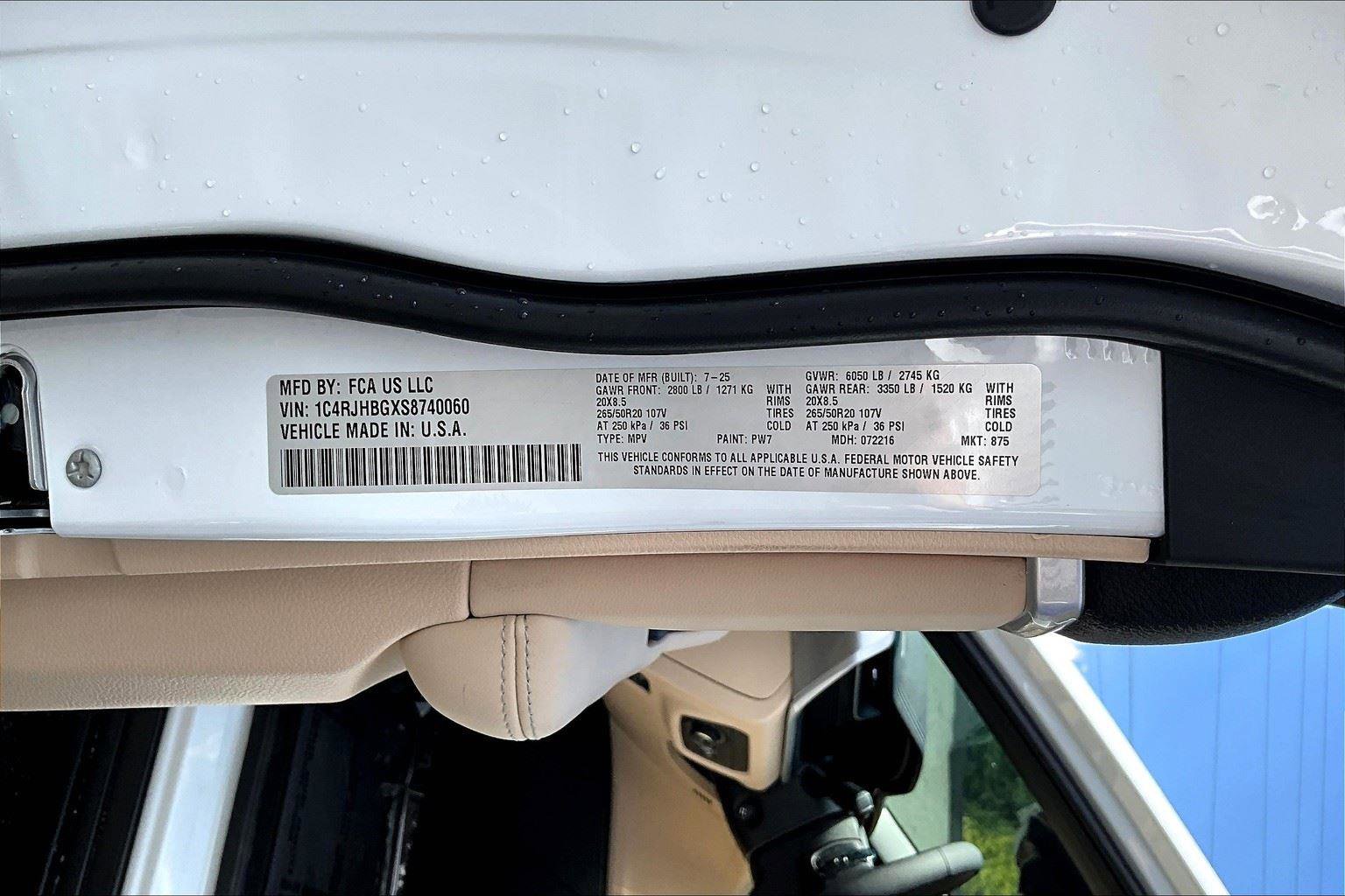 New 2025 Jeep Grand Cherokee Limited w/ Luxury Tech Group II image 14