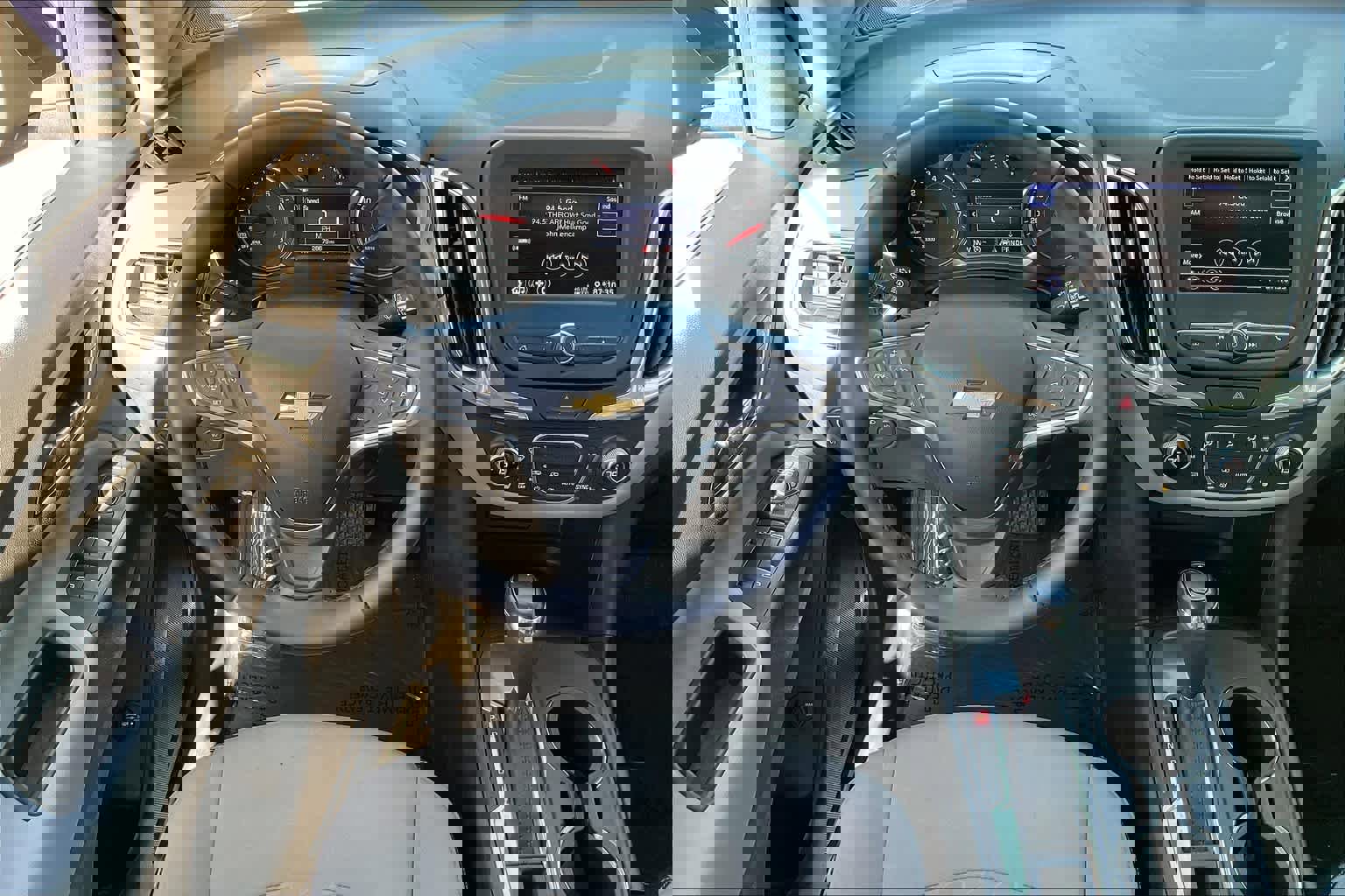 Used 2020 Chevrolet Equinox LT w/ Driver Convenience Package image 5