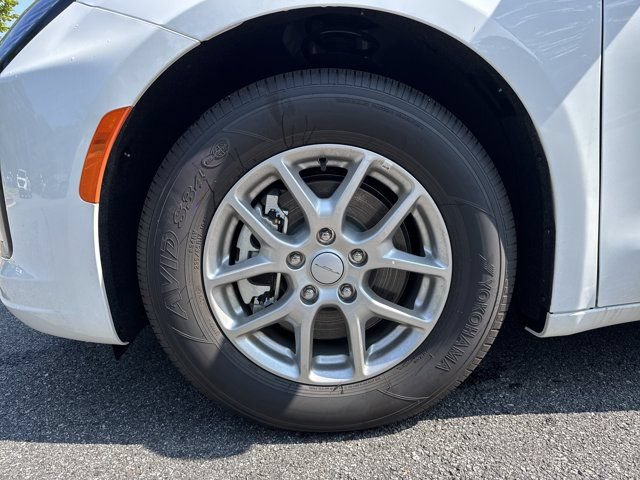 New 2027 Chrysler Pacifica Select FWD image 11