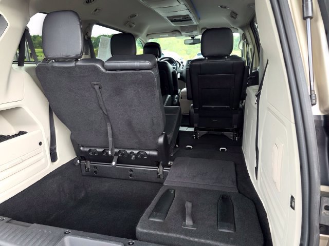 Used 2014 Chrysler Town & Country Touring FWD image 13