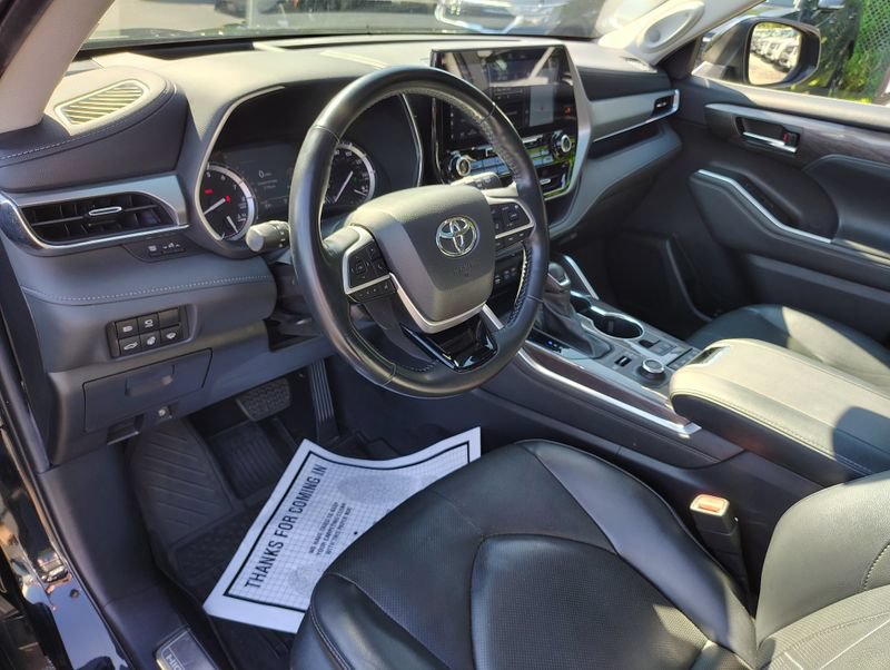 Used 2022 Toyota Highlander Platinum AWD/4WD image 12