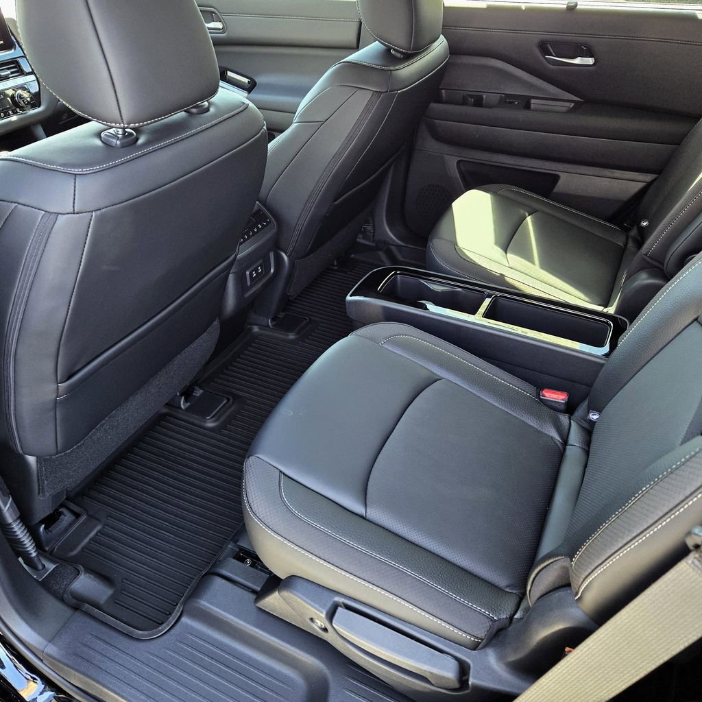 New 2026 Nissan Pathfinder SL w/ SL Premium Package image 10