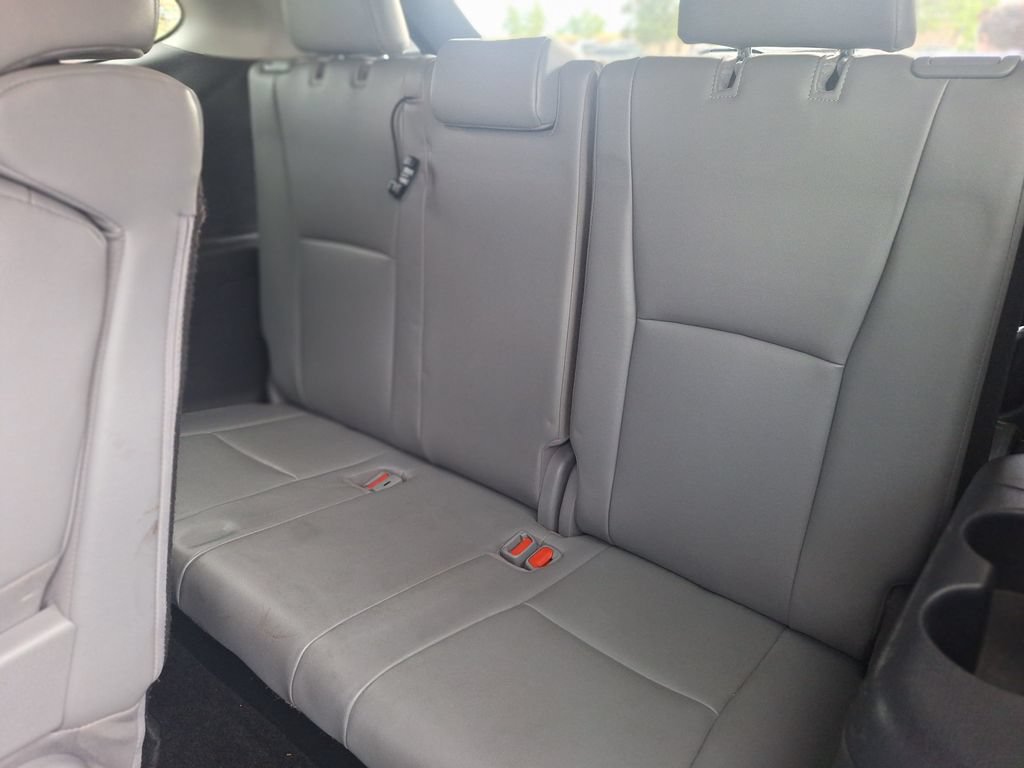 Used 2023 Toyota Highlander XLE AWD/4WD image 12