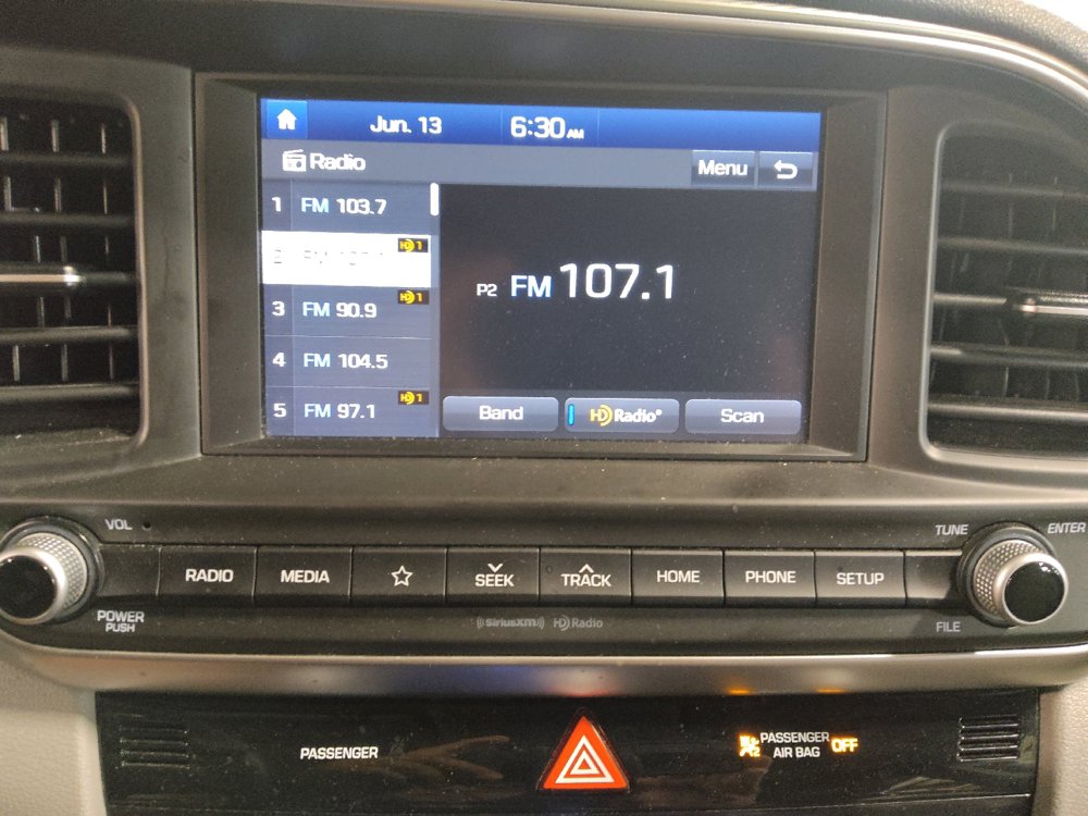 Used 2020 Hyundai Elantra SEL FWD image 25