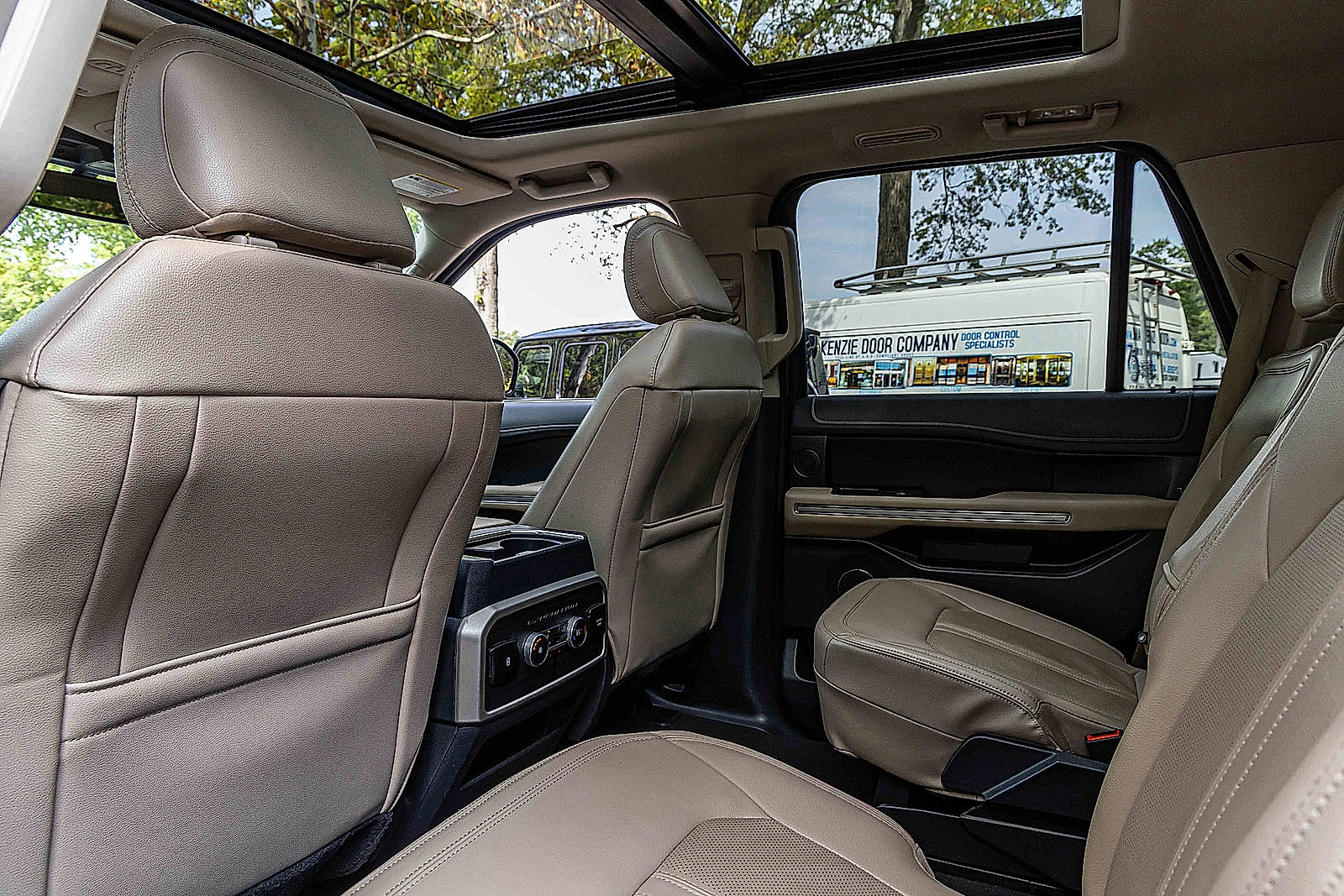 Used 2023 Ford Expedition Limited image 26