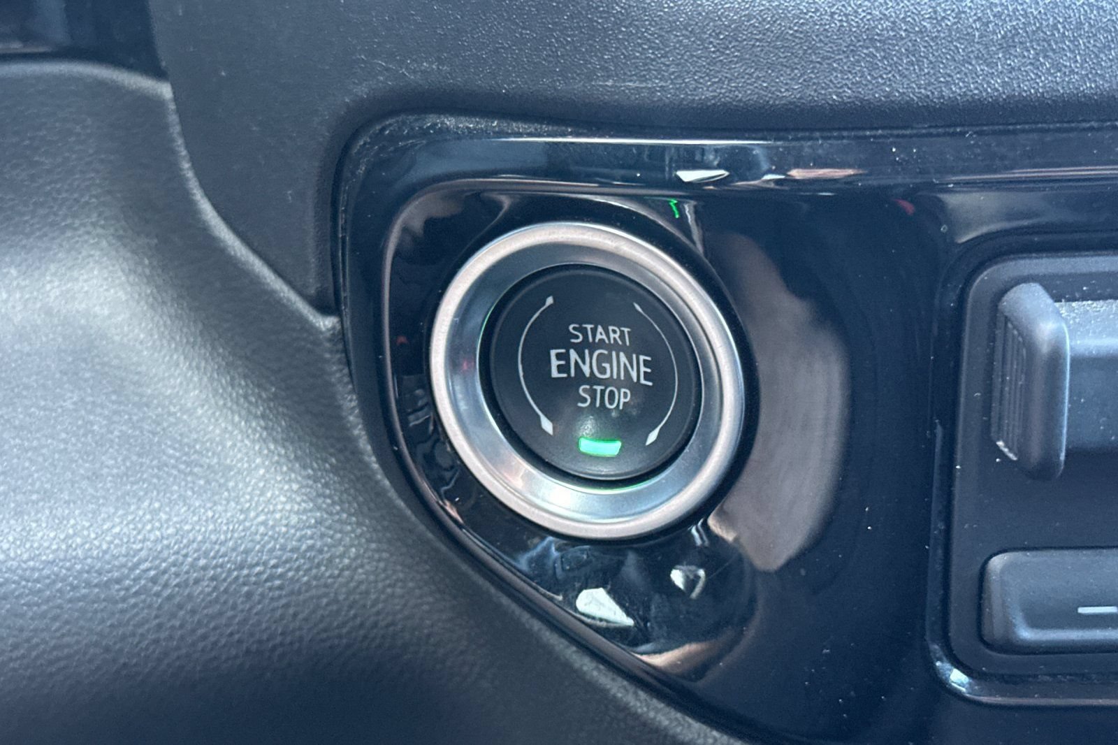 Used 2025 GMC Sierra 1500 SLT RWD image 31