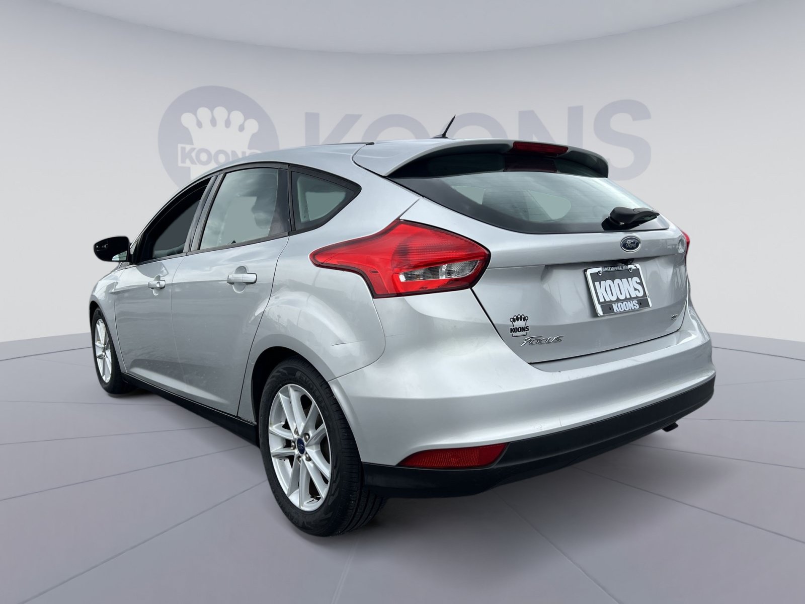 Used 2015 Ford Focus SE w/ SE Cold Weather Package FWD image 4