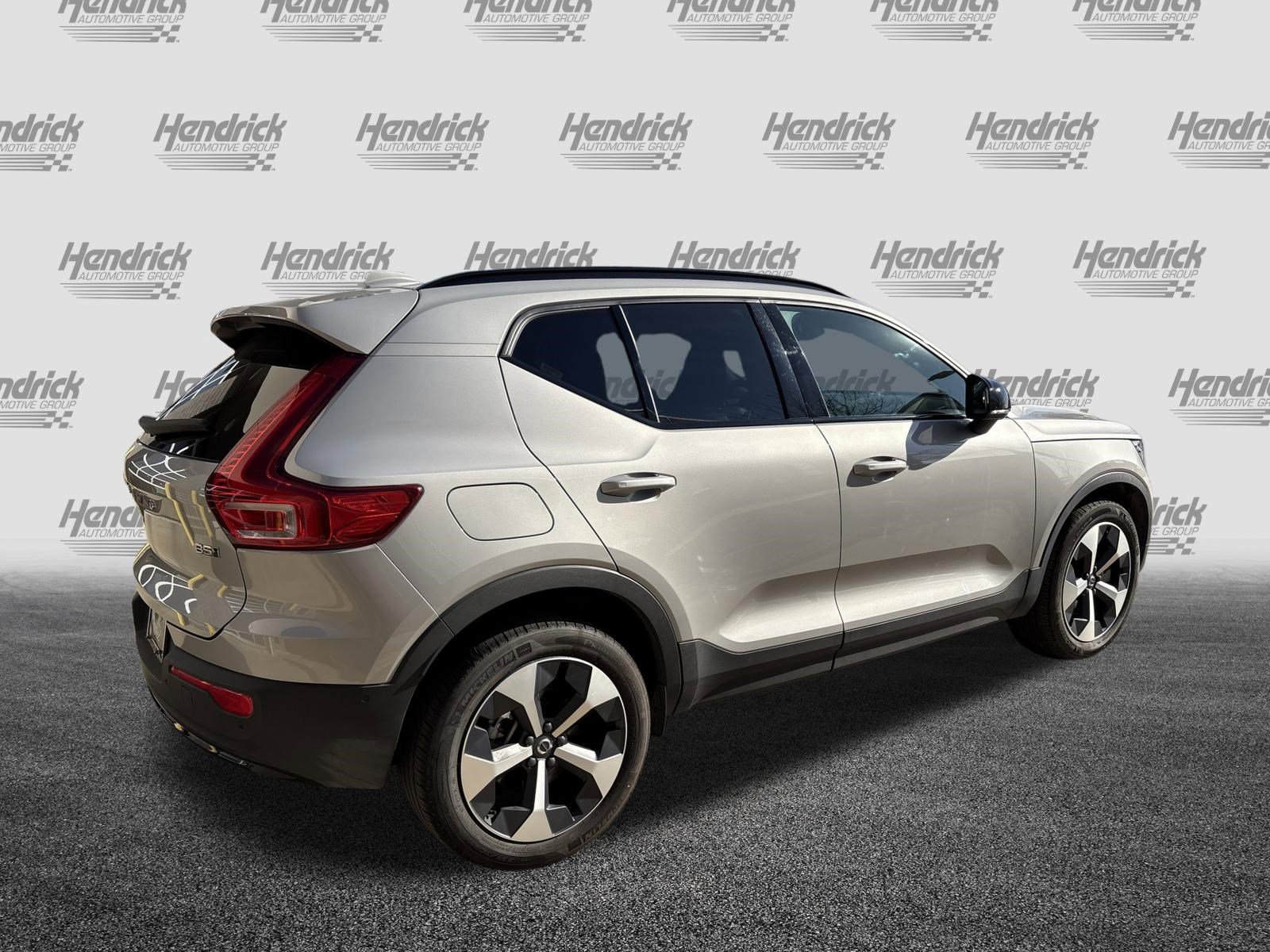 Certified 2025 Volvo XC40 B5 Plus image 10
