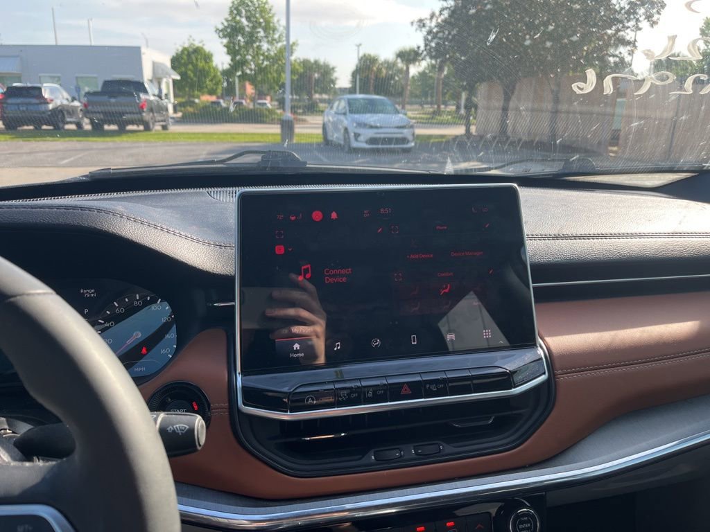 Used 2023 Jeep Compass Limited image 2