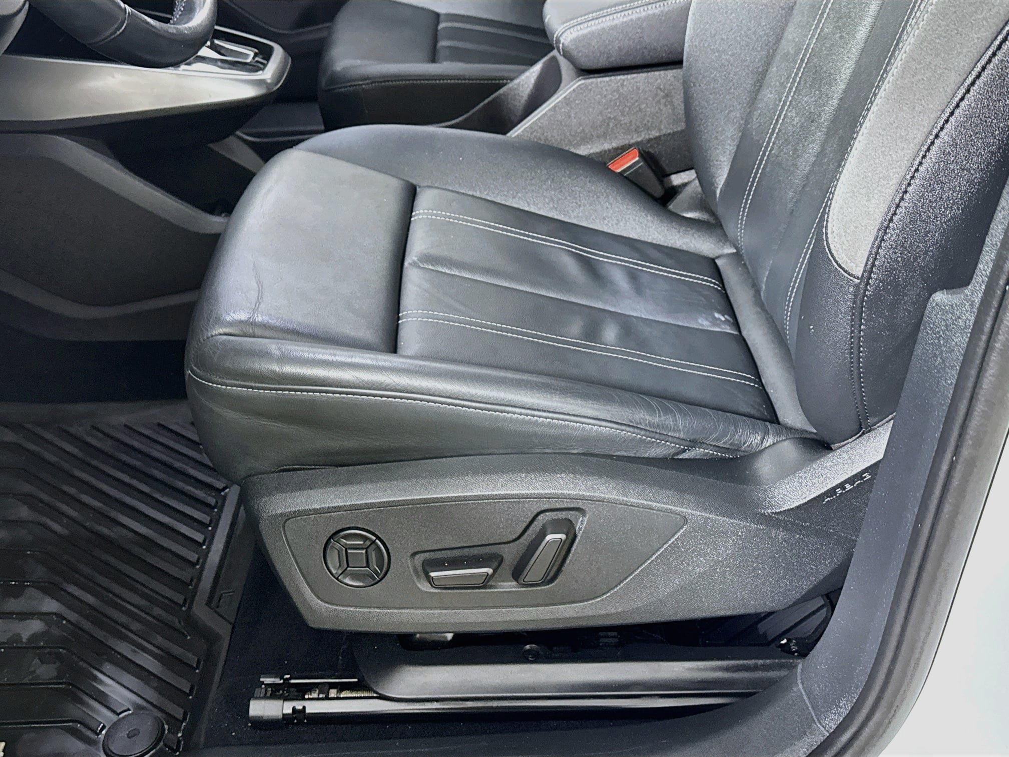 Used 2023 Audi Q4 e-tron Premium Plus w/ Premium Plus AWD/4WD image 21