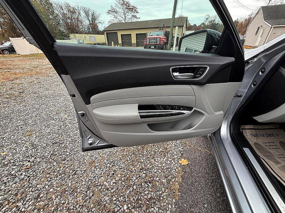 Used 2019 Acura TLX image 17