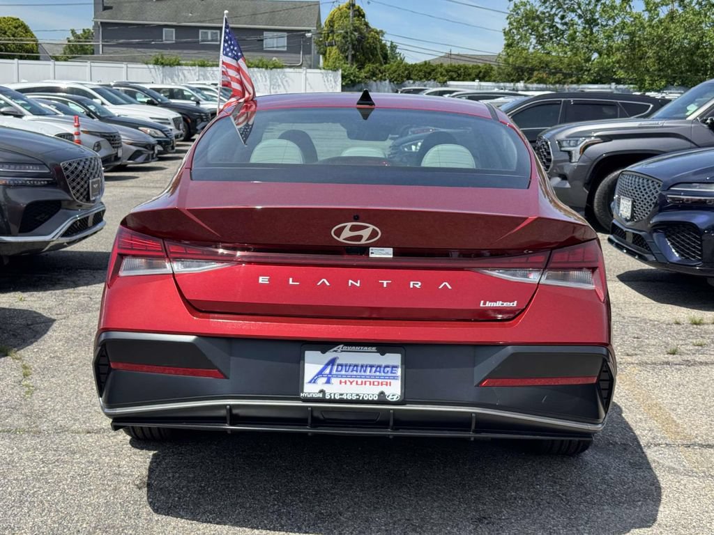 Certified 2025 Hyundai Elantra Limited FWD image 9