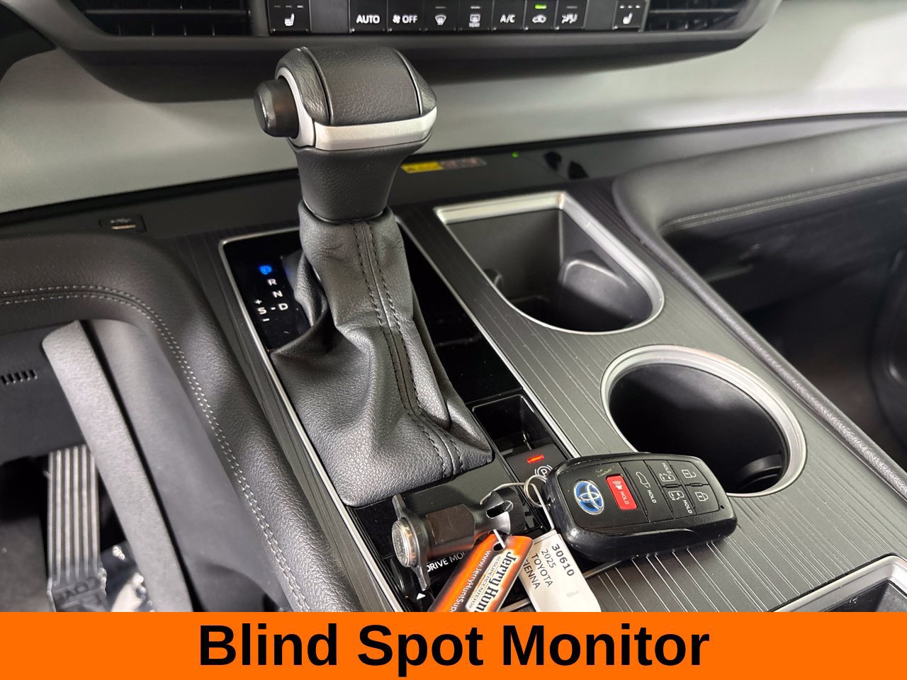 Used 2025 Toyota Sienna XLE FWD image 20