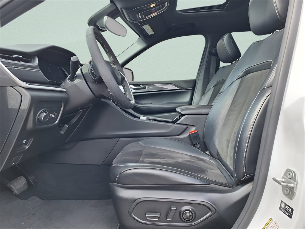 Used 2023 Jeep Grand Cherokee L Altitude image 12