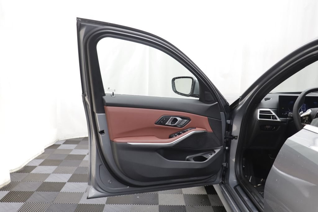 Certified 2026 BMW 330i xDrive Sedan AWD/4WD image 4