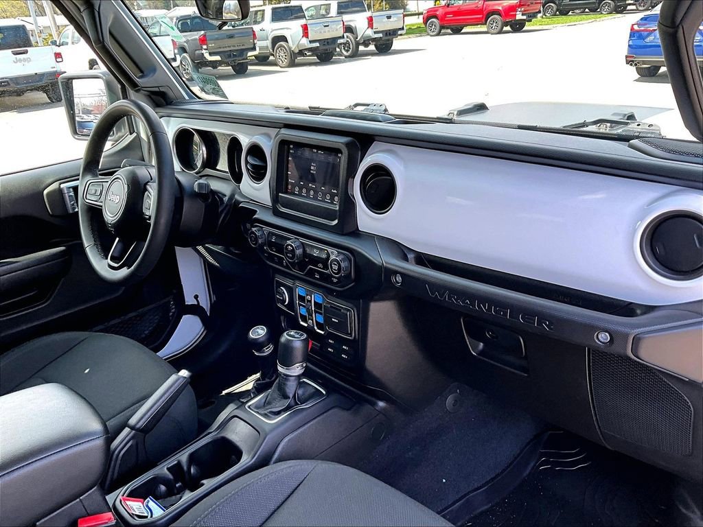 Used 2023 Jeep Wrangler Unlimited AWD/4WD image 14