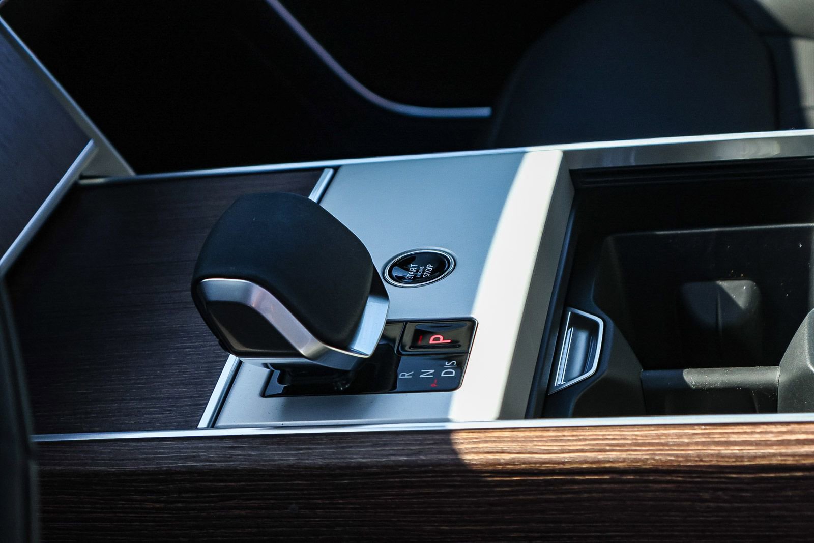 New 2025 Land Rover Range Rover SE image 31